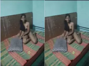 Today Exclusive -Desi Girl Strip Her Cloths and Shows her Nude Body