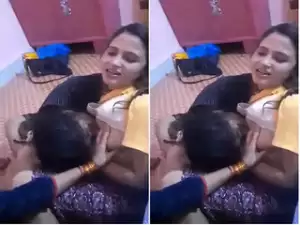 Today Exclusive – Desi Lesbo Girls Boobs Sucking