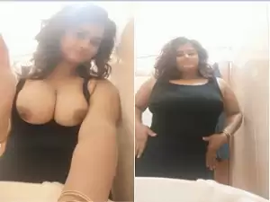 Today Exclusive -Hot Indian Girl Shows her Big boobs
