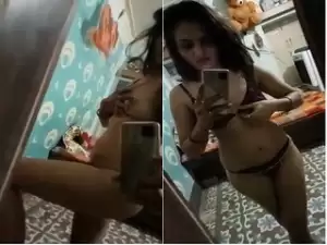 Today Exclusive -Sexy Bhabhi Record her Selfie Clip For Lover