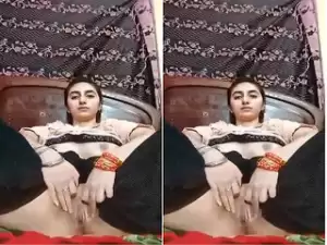 Today Exclusive -Cute Paki Girl Play With her Pussy