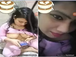 Today Exclusive – Hot Desi Girl Shows her Boobs