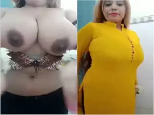 Today Exclusive -Cute Paki Girl Shows her Boobs