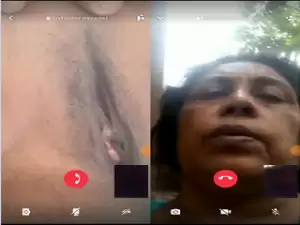 Today Exclusive – Mature Aunty Shows her Pussy