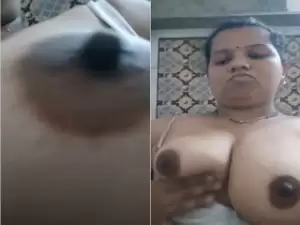 Today Exclusive -Horny Bhabhi Showing her Boobs and Pussy Part 3