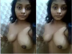 Today Exclusive -Desi girl Shows her Boobs