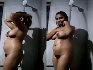 Today Exclusive -Desi  Girl Shows her Bathing