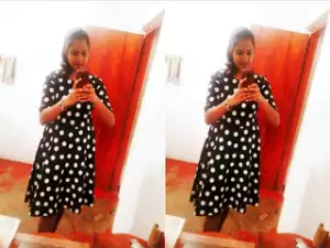 Today Exclusive -Cute Lankan Girl Shows Her Boobs Part 2
