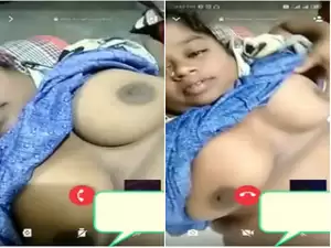 Today Exclusive – Desi Milf Shows her Boobs and Pussy