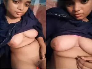 Today Exclusive – Sexy Bangla Girl Shows her Boobs and pussy