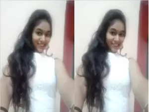 Today Exclusive -Desi Girl Shows Her Boobs And Pussy