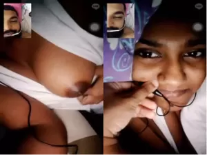Today Exclusive -Cute Desi Girl Shows her Boobs