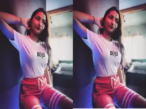 Today Exclusive – Cute Bangla Girl Shows her Nude Body