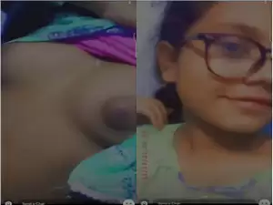 Today Exclusive – Cute Indian Girl Shows her Boobs