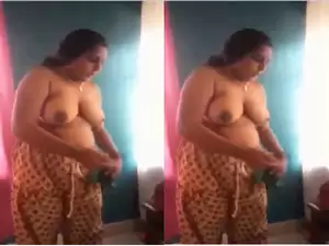 Today Exclusive -Desi Bhabhi Give Blowjob