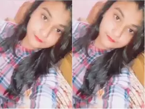 Today Exclusive -Cute Indian girl Shows her Boobs and Pussy On VC