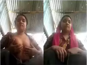 Today Exclusive -Desi Village Girl Shows her Boobs and Fingering