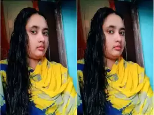 Today Exclusive -Desi Village Girl Shows her Boobs Part 1