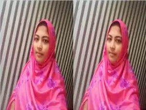 Today Exclusive -Desi Bangla Girl Shows her boobs and Pussy on VC