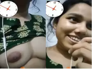 Today Exclusive -Cute Desi girl Shows her Boobs on Vc