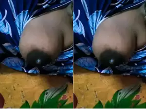 Today Exclusive -Bhabhi Shows Her Milky Boobs