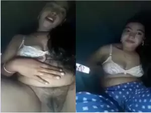 Today Exclusive – Sexy Desi Girl Shows Her Boobs and Pussy