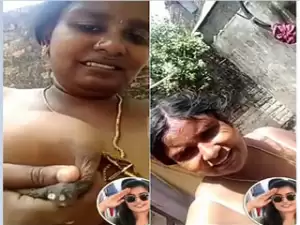 Today Exclusive – Horny Desi Bhabhi Shows her Milky Boobs