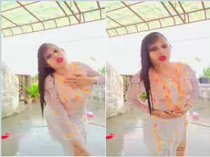 Today Exclusive -Desi Girl Boobs Visible