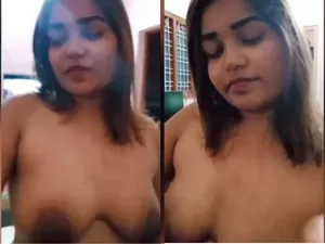 Today Exclusive -Sexy Girl Shows her Boobs