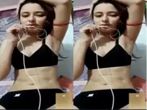 Today Exclusive – Cute Desi Girl Shows her Boobs and Masturbating Part 1