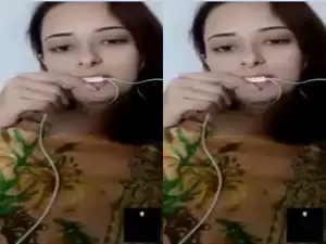 Today Exclusive – Cute Desi Girl Shows her Boobs and Masturbating Part  7