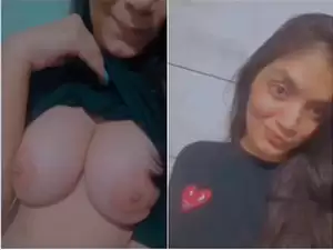 Today Exclusive -Cute Desi Girl Shows Her Boobs