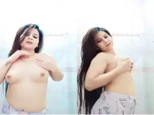 Today Exclusive -Sexy Girl Play With Her Boobs