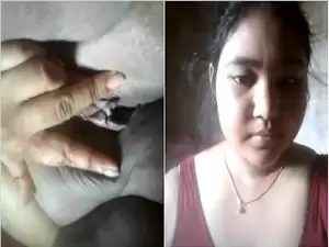 Today Exclusive -Desi Bhabhi Shows her Pussy