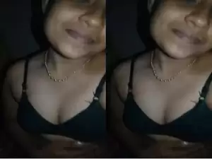 Today Exclusive -Cute Desi Girl Shows Her Boobs Part 1