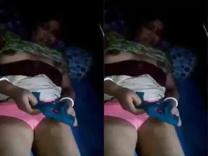 Today Exclusive -Desi Boudi Cleaning Her Pussy