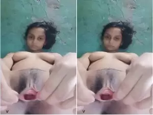 Today Exclusive -Desi Girl Shows her Pussy