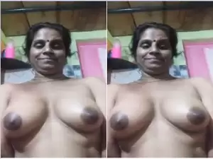 Today Exclusive -Desi Bhabhi Shows Her Boobs and Pussy