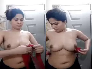Today Exclusive – Sexy Paki Girl Shows Her