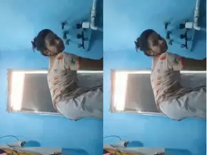Today Exclusive – Desi Girl Bathing