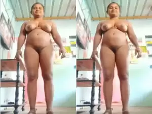 Today Exclusive – Desi Bhabhi Shows Her Boobs and Pussy