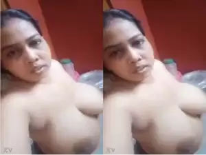 Today Exclusive- Bhabhi Shows Her Big Boobs and Pussy