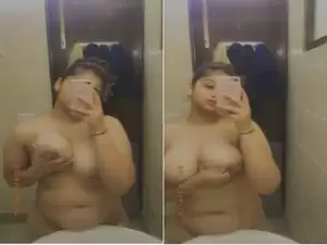 Today Exclusive- Sexy Paki Girl Record her Boobs Selfie