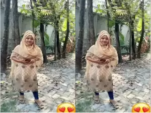 Today Exclusive- Cute Bangla girl Shows Her Wet Pussy