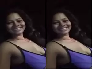 Today Exclusive- Desi Village girl Shows Her Boobs and Pussy On vc