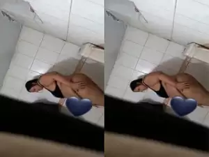 Today Exclusive-Desi Bhabhi Bathing Record in Hidden Cam