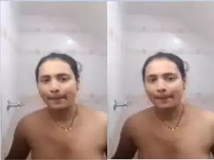 Today Exclusive- Desi Bhabhi Bathing