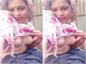 Today Exclusive- Desi  Village Bhabhi Show’s Her Boobs and pussy