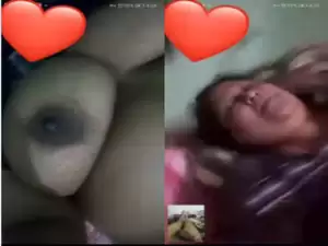 Today Exclusive- Desi Bhabhi Shows He Boobs and Pussy