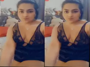 Today Exclusive- Hot Desi girl Shows Her Boobs Part 1
